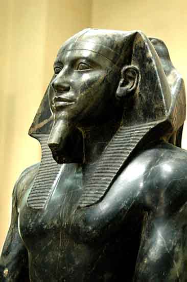 صور لملوك مصر الفراعنة بناة الاهرامات  Egpytian_museum_cairo_2005