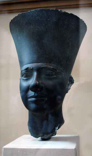 الأسرة الخامسة (2494-2345)  Egpytian_museum_cairo_7033