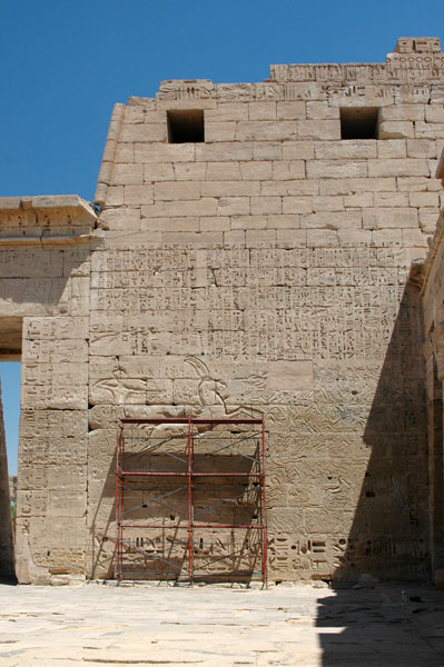 medinet_habu_jul_2006_0038