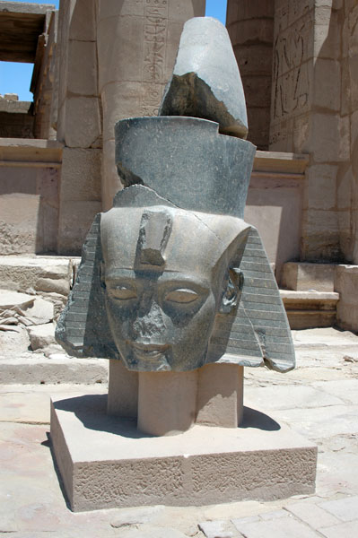 ramesseum_jul_2006_0025