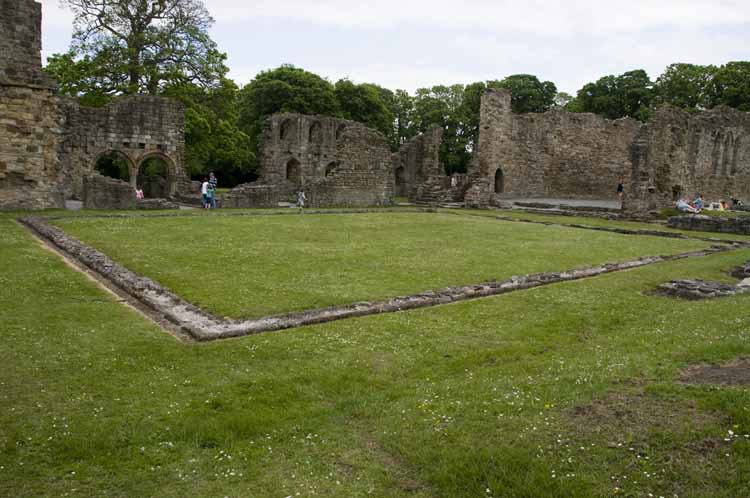 Basingwerk_Abbey_03_2013