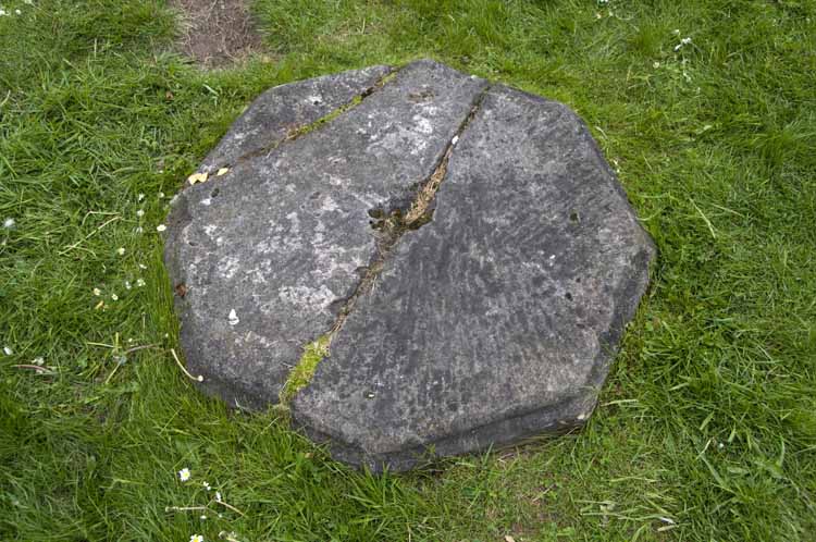 Basingwerk_Abbey_06_2013