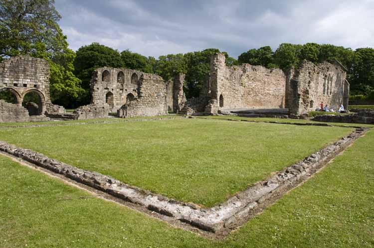 Basingwerk_Abbey_34_2013