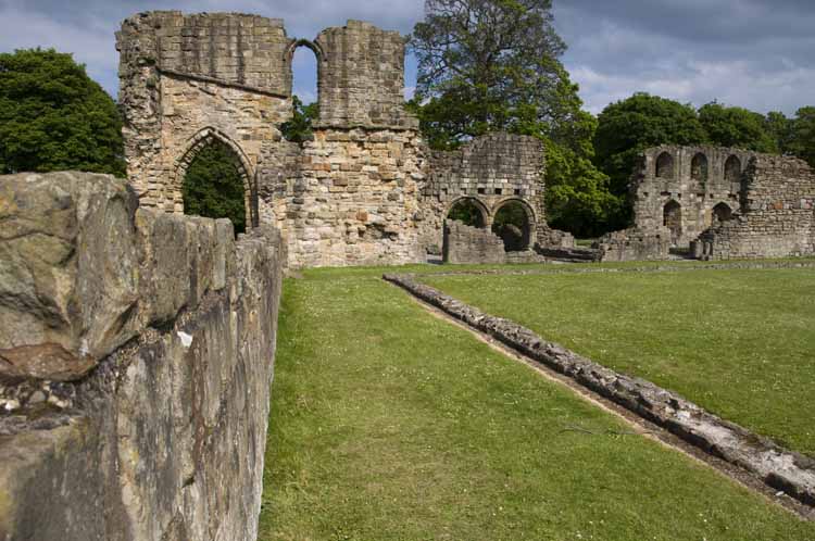 Basingwerk_Abbey_35_2013