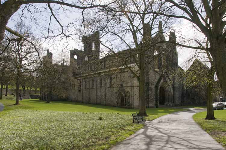 Kirstall_Abbey_01_2013