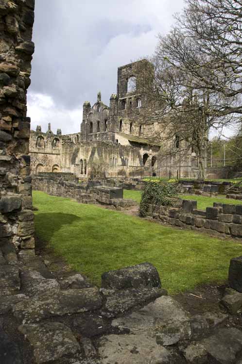 Kirstall_Abbey_44_2013