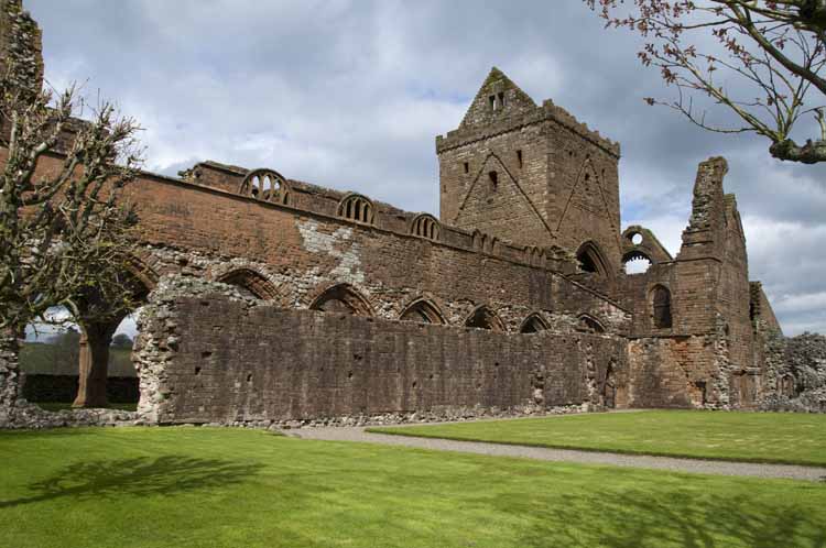 Sweetheart_Abbey_04_2013