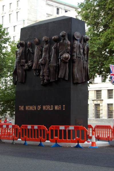 Cenotaph
for
woman
of
WWII,
July-2005
034
