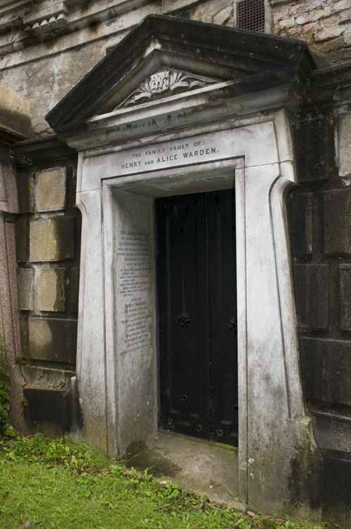 Highgate Cemetery 004