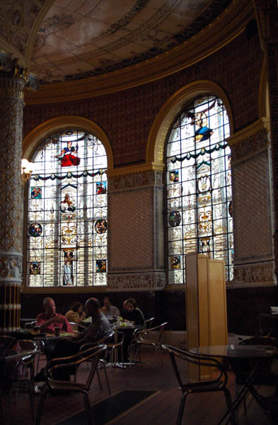 Victoria
&
Albert
Museum,
London
Jul-2005
001
1