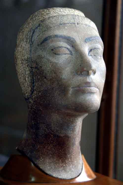 head of queen, possible nefertiti 2