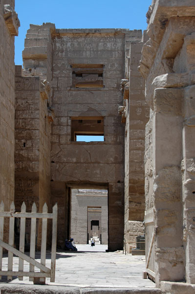 medinet_habu_jul_2006_0012