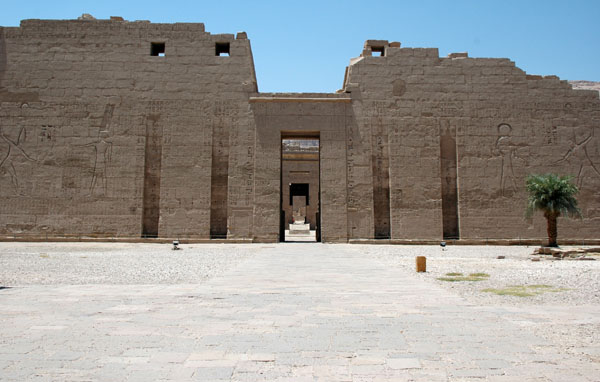 medinet_habu_jul_2006_0021