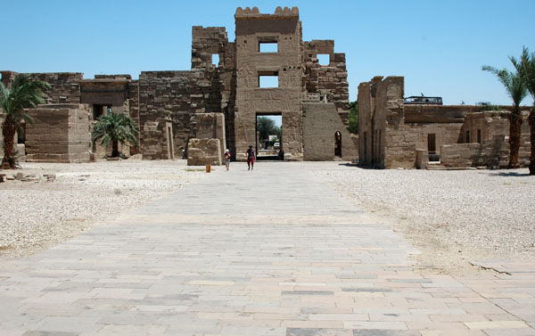 medinet_habu_jul_2006_0026