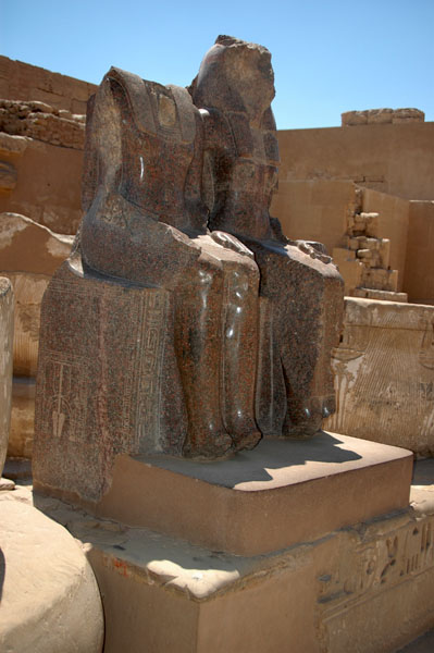 medinet_habu_jul_2006_0140