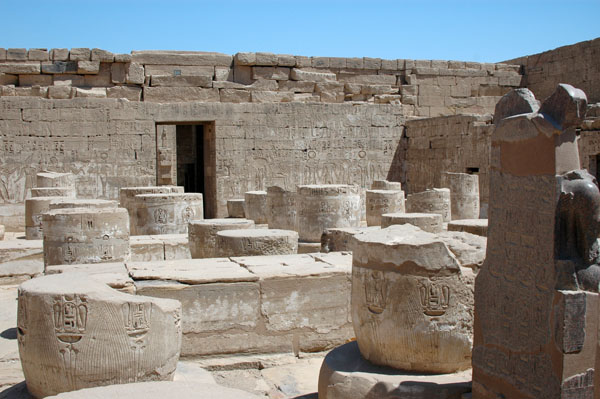 medinet_habu_jul_2006_0146