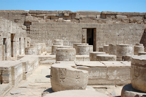 medinet_habu_jul_2006_0148