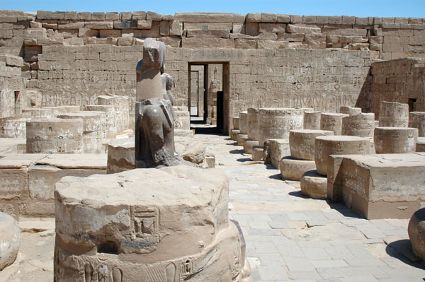 medinet_habu_jul_2006_0149