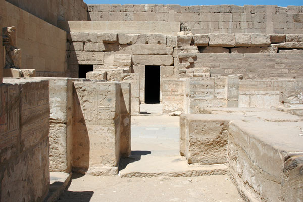 medinet_habu_jul_2006_0160