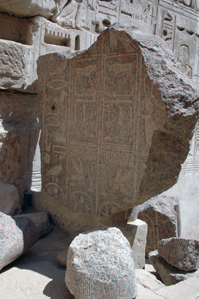 medinet_habu_jul_2006_0166