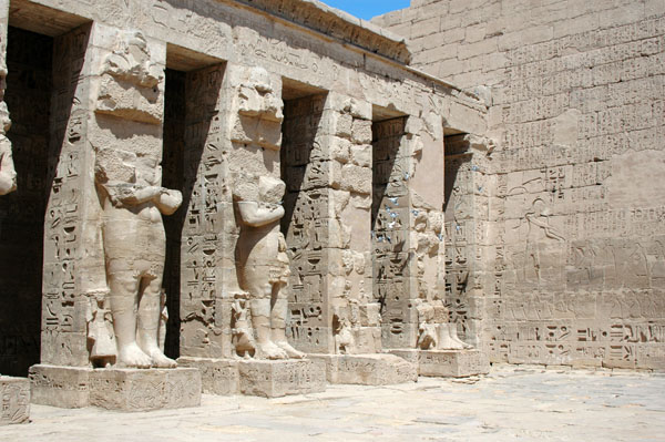 medinet_habu_jul_2006_0177
