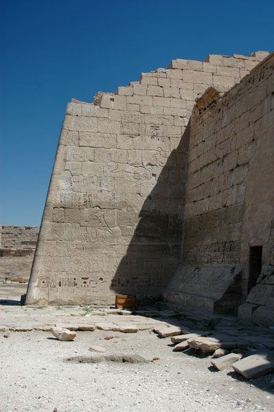 medinet_habu_jul_2006_0194