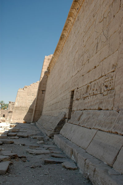 medinet_habu_jul_2006_0205