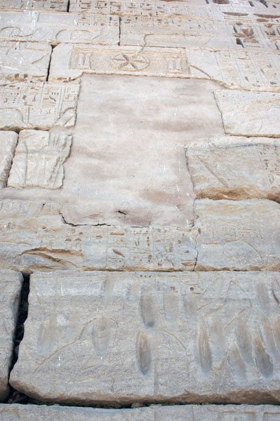 medinet_habu_jul_2006_0207