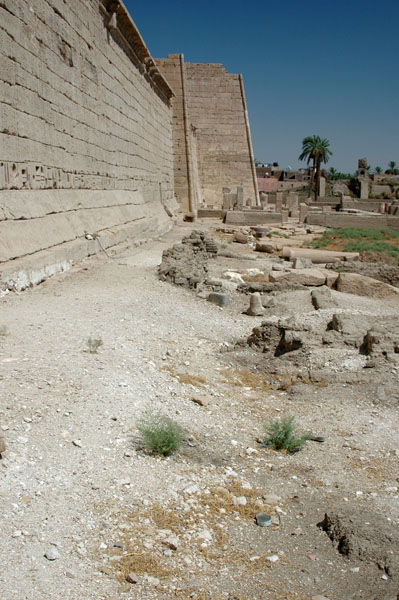 medinet_habu_jul_2006_0224