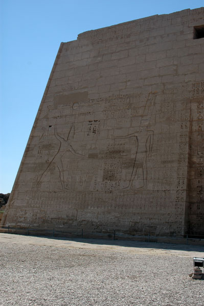medinet_habu_jul_2006_0247